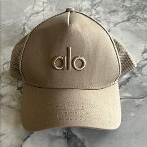Alo district trucker hat - gravel